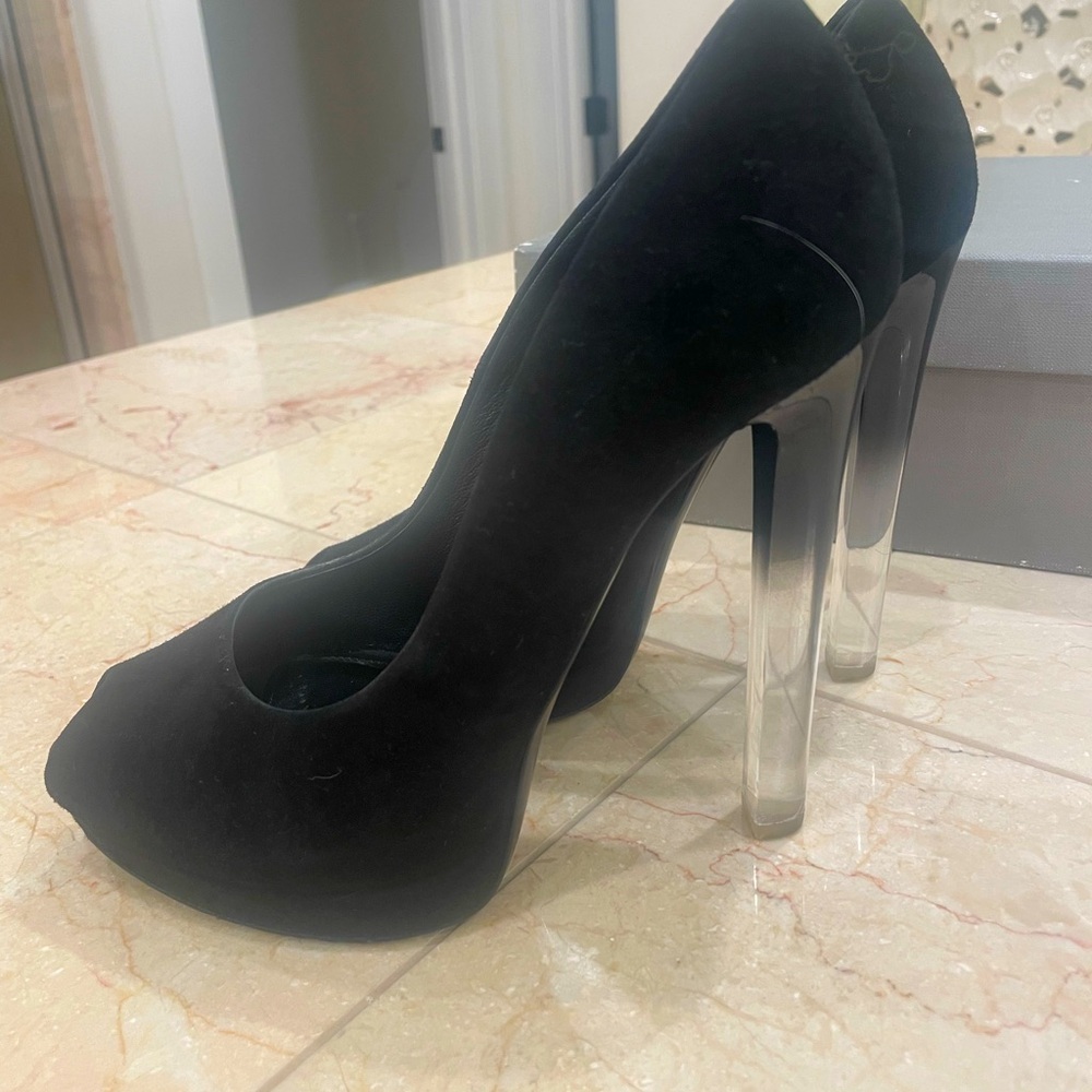Stunning suede Alexander McQueen lucite pumps
